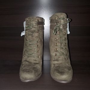 New/Never worn, green, round toe, lace up, bootie